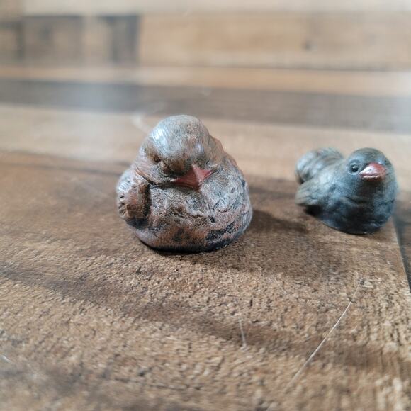 Vintage Birds A Set Of 4 Resin Birds The Tallest is approx.1.5" Tall - Picture 2 of 8